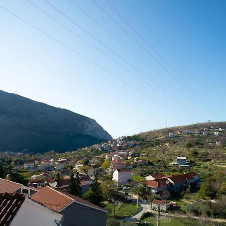 Family House With Private Heated Pool And Jacuzzi * Žrnovnica