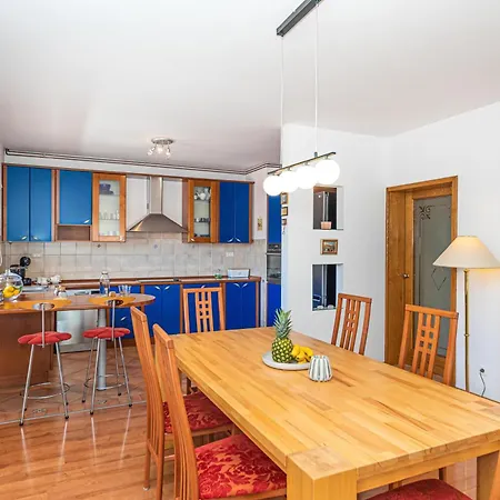 Apartmán Family House With Private Heated Pool And Jacuzzi
