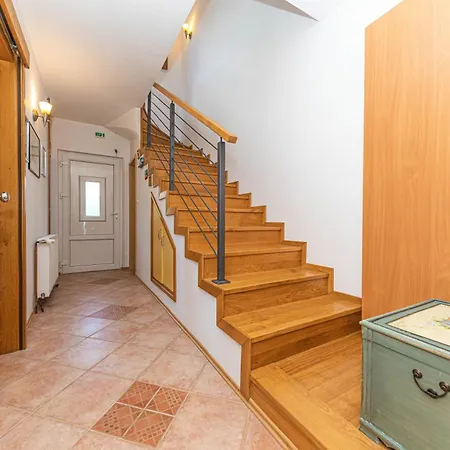 Family House With Private Heated Pool And Jacuzzi Apartmán