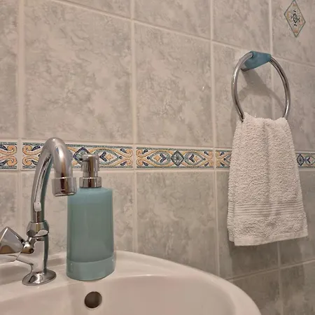 Family House With Private Heated Pool And Jacuzzi Žrnovnica