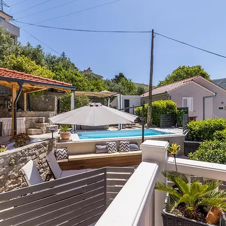 Family House With Private Heated Pool And Jacuzzi