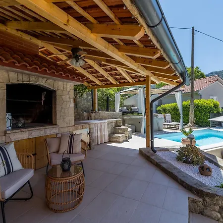 Apartmán Family House With Private Heated Pool And Jacuzzi